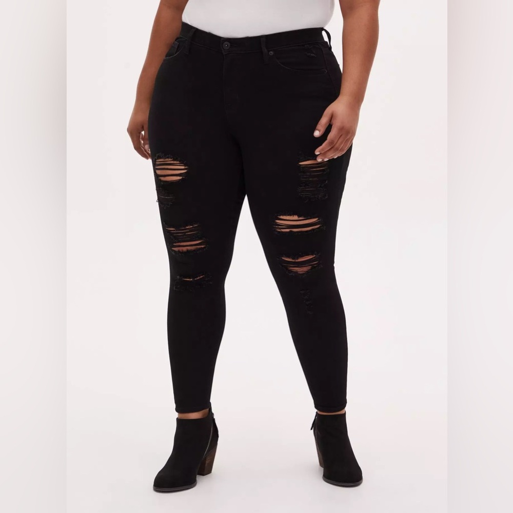 Torrid Women's Black Premium Distressed Sky High Skinny Jeans Size 20